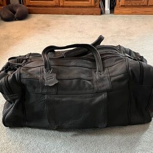 Sleek Black Leather Men's Duffel Bag